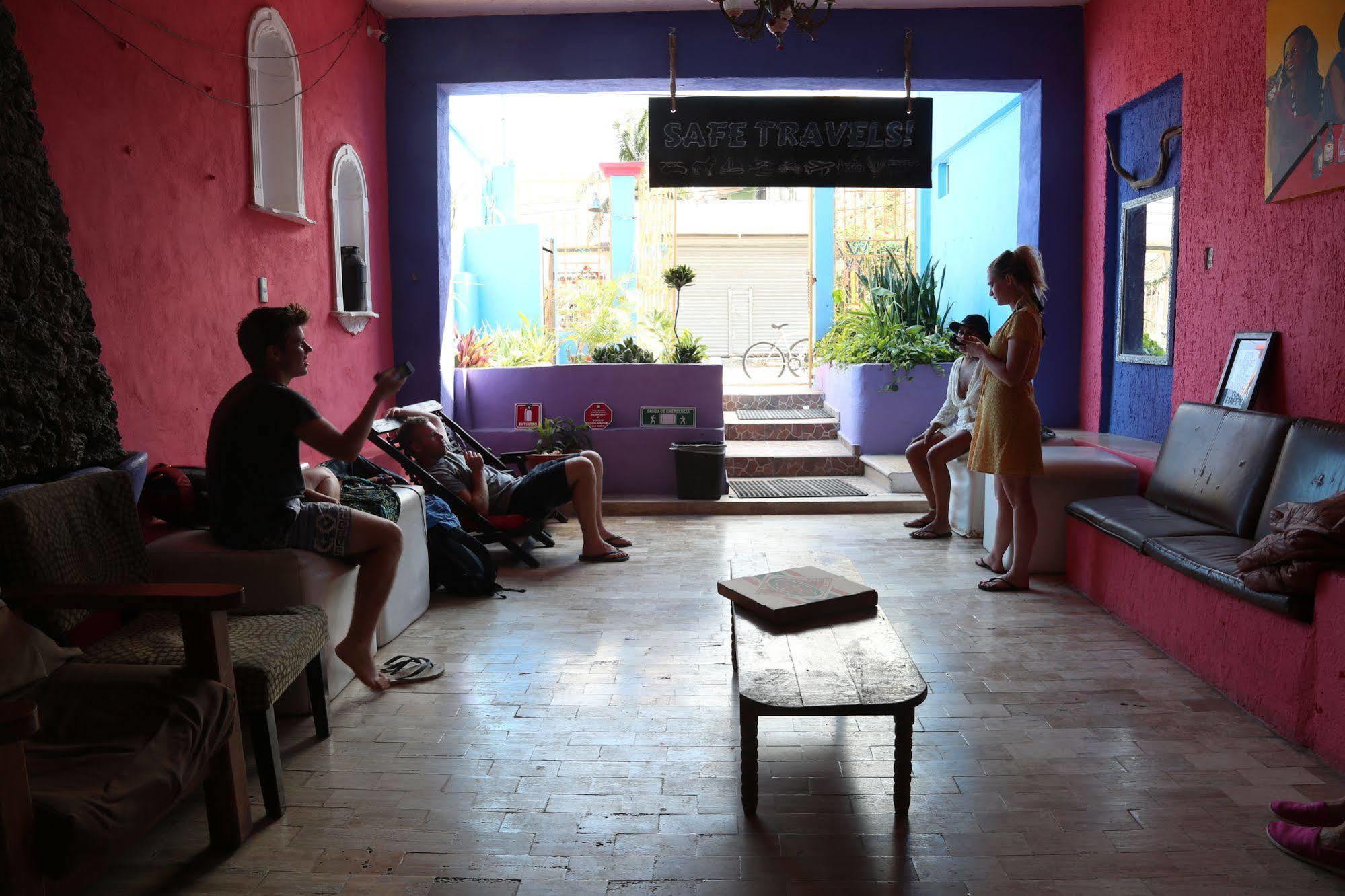Weary Traveler Hostel Tulum Extérieur photo